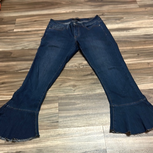 Judy Blue Crop Flare Fit Blue Raw Hem Jeans Size 5/27 - Picture 9 of 9